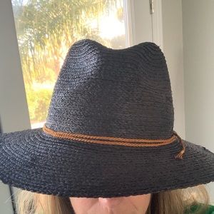 Black sun hat